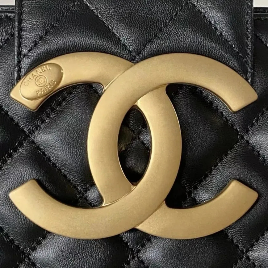 【CCロゴが存在感◎】CHANEL スモールショッピングバッグ 24C