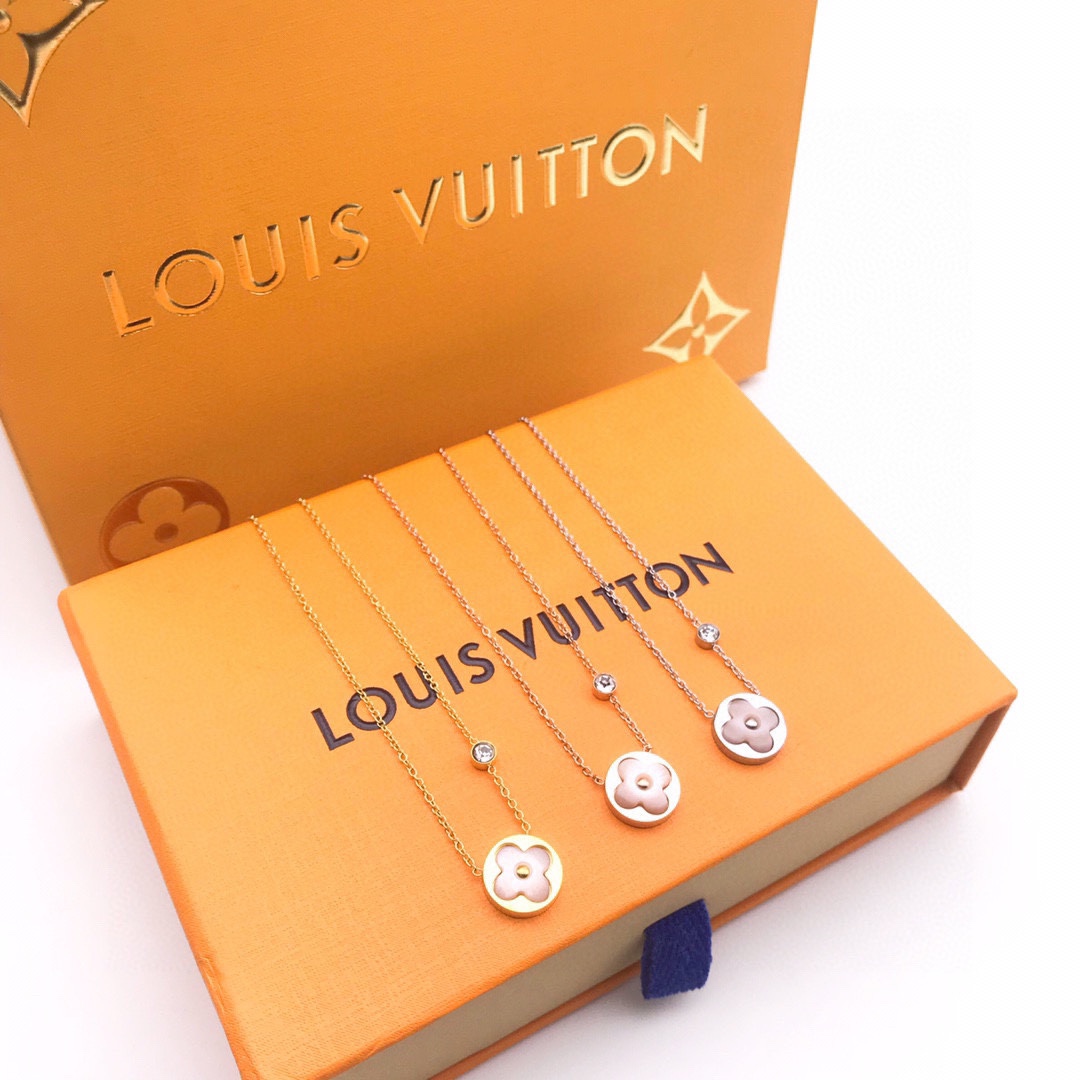 LOUIS VUITTON（ルイヴィトン） シェルネックレス Q93520