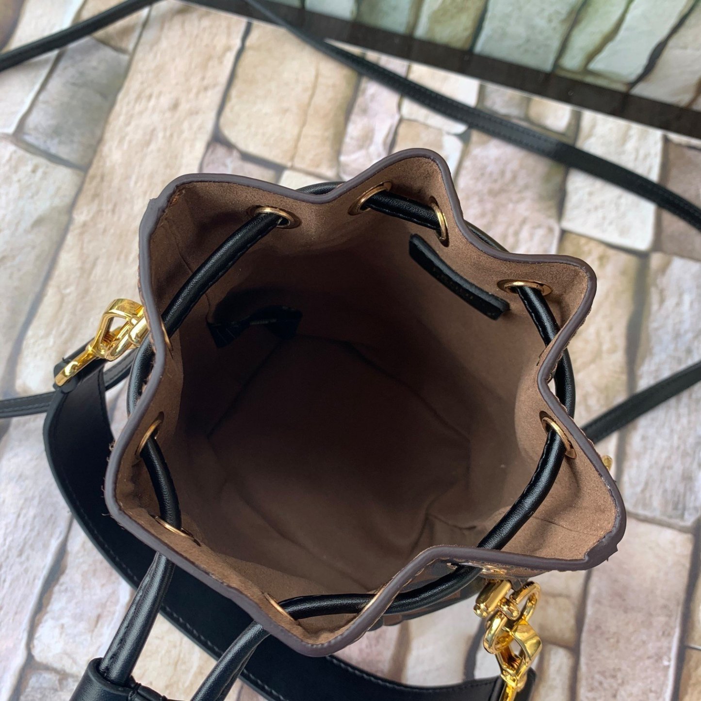 FENDI（フェンディ） メッセンジャーバッグ18X12X10CM