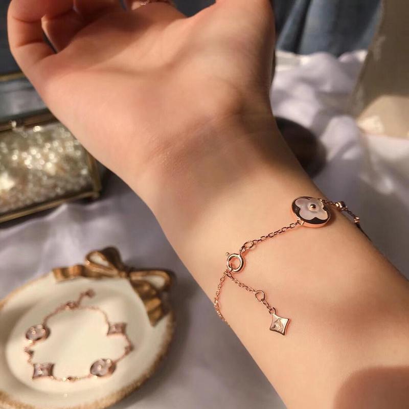 Louis Vuitton（ルイヴィトン）ブラスレ 4モチーフ ブロッサム BB