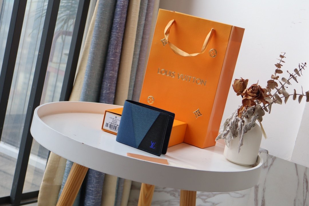 Louis Vuitton (ルイ・ヴィトン) 財布 11x9x2 cm