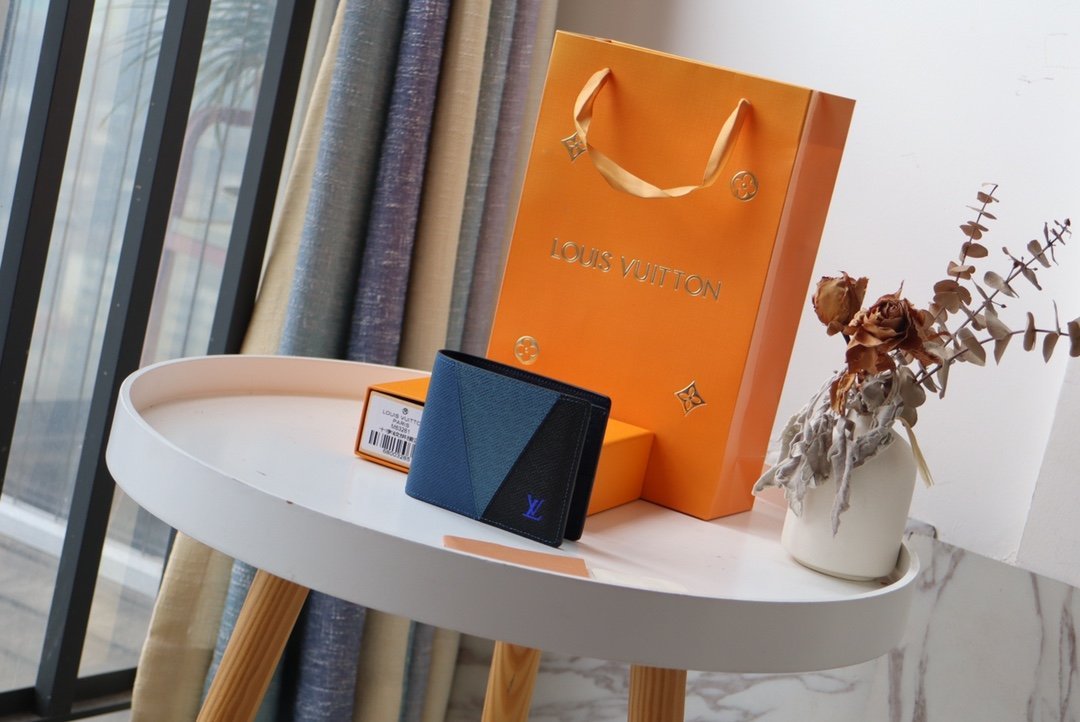 Louis Vuitton (ルイ・ヴィトン) 財布 11x9x2 cm
