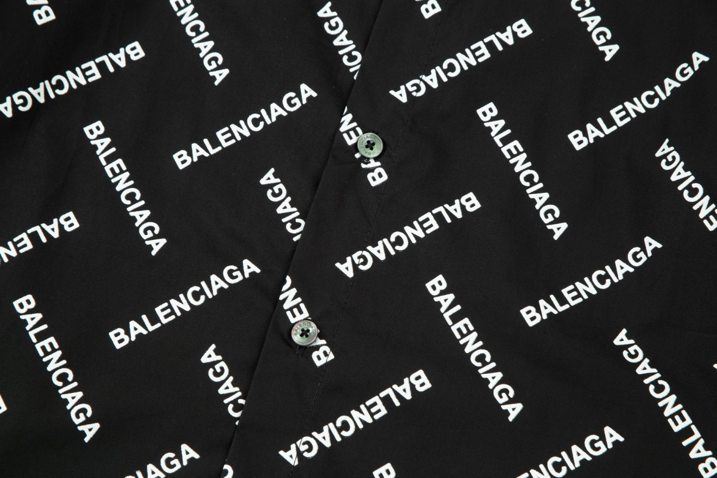 【BALENCIAGA 公式旗艦店】バレンシアガ シャツ ご好評に付き再入荷 240715