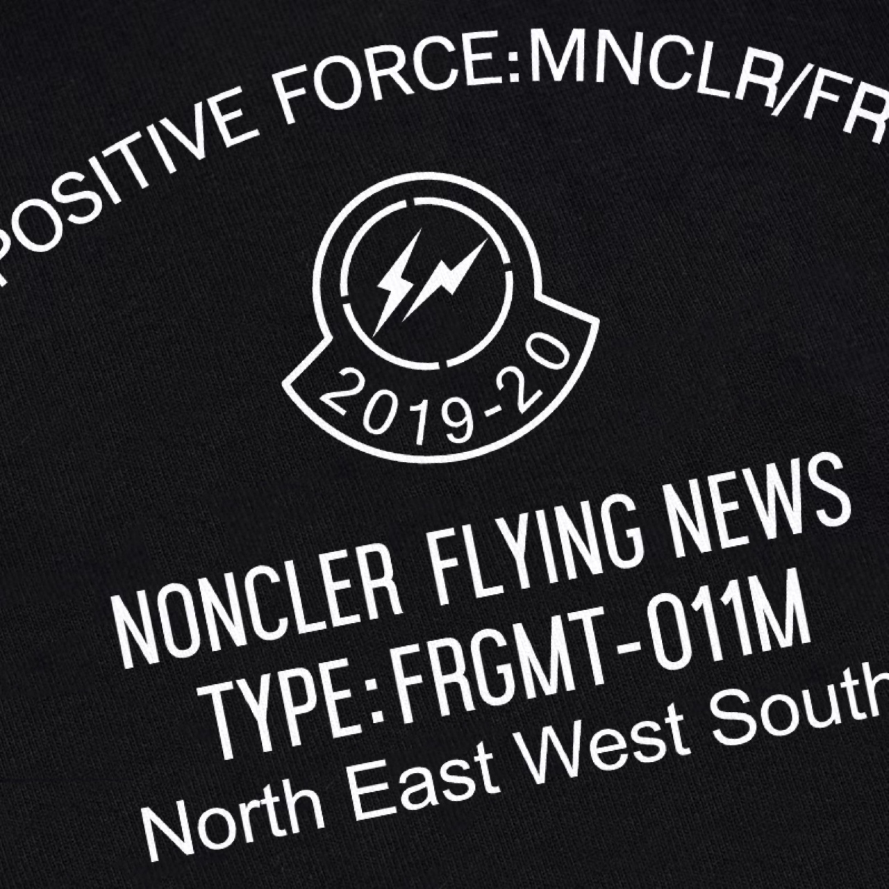 【MONCLER】プリントパーカー