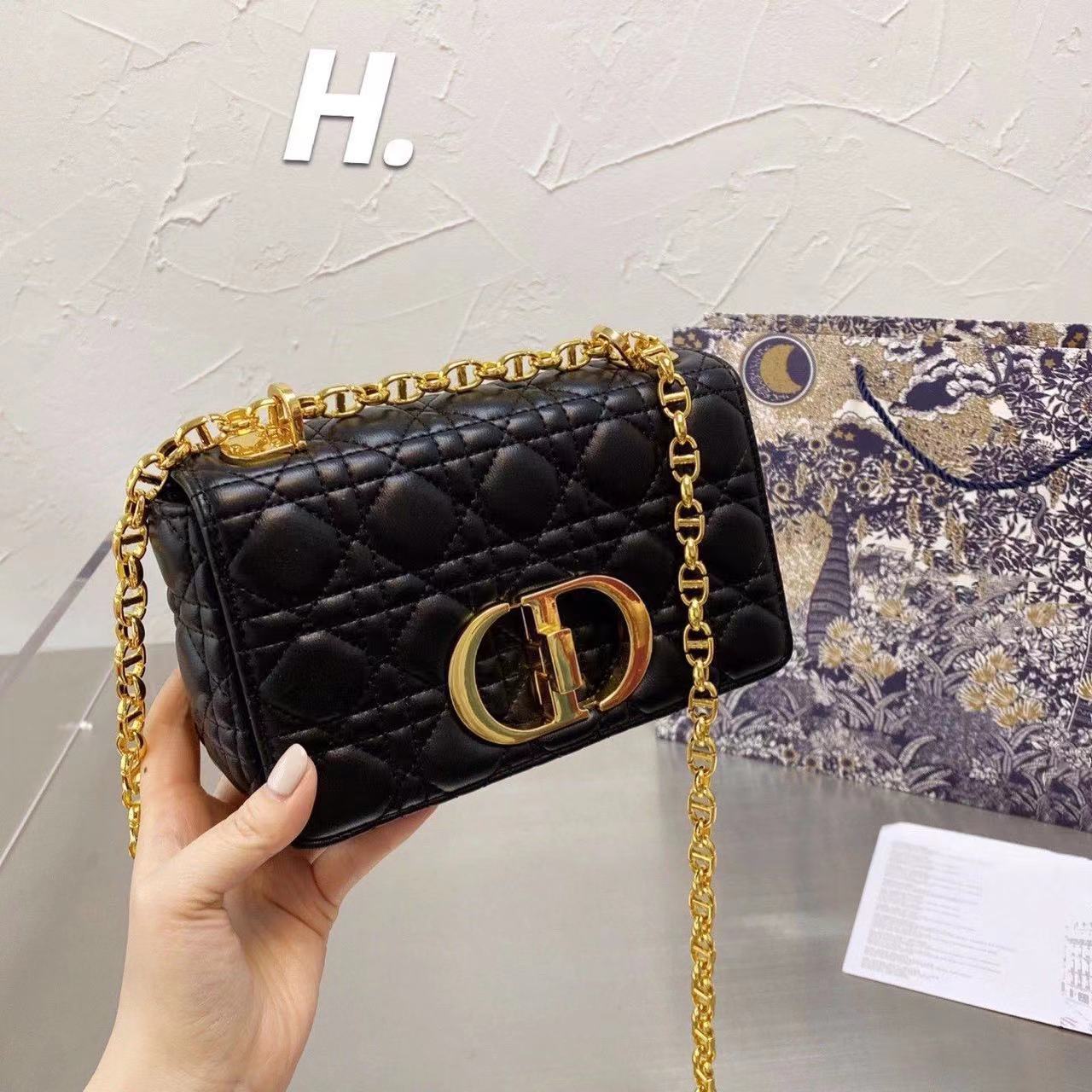 新作 DIOR CARO スモールバッグ カナージュ ソフトカーフスキン