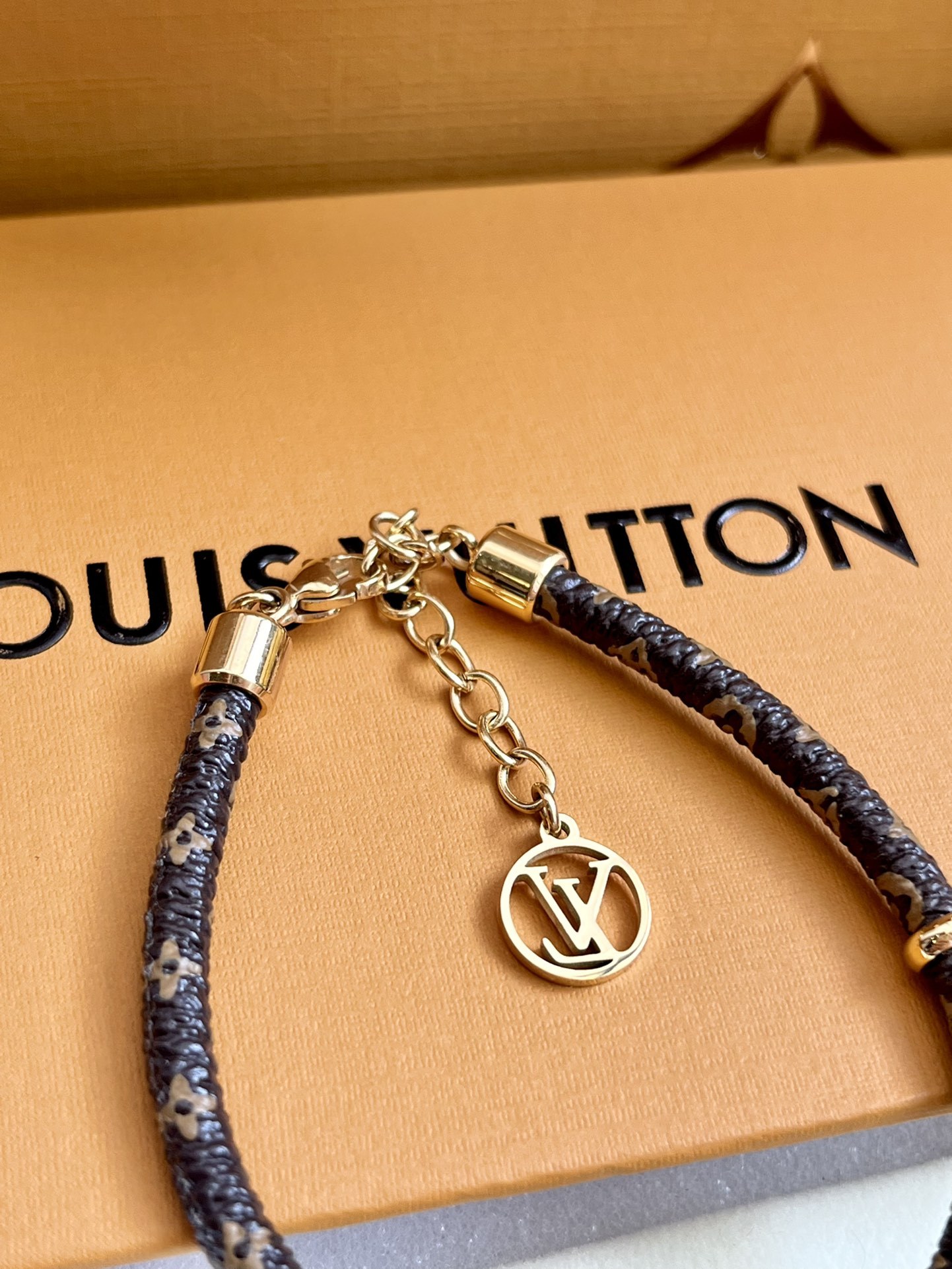 Louis Vuitton（ルイヴィトン）vivienne ブレスレット