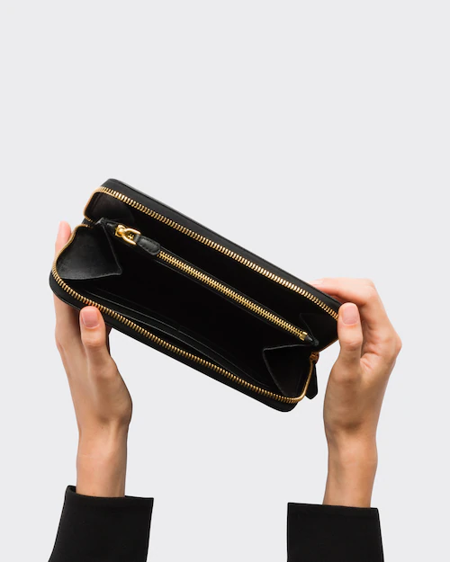 サフィアーノトライアングル ジップアラウンド長財布