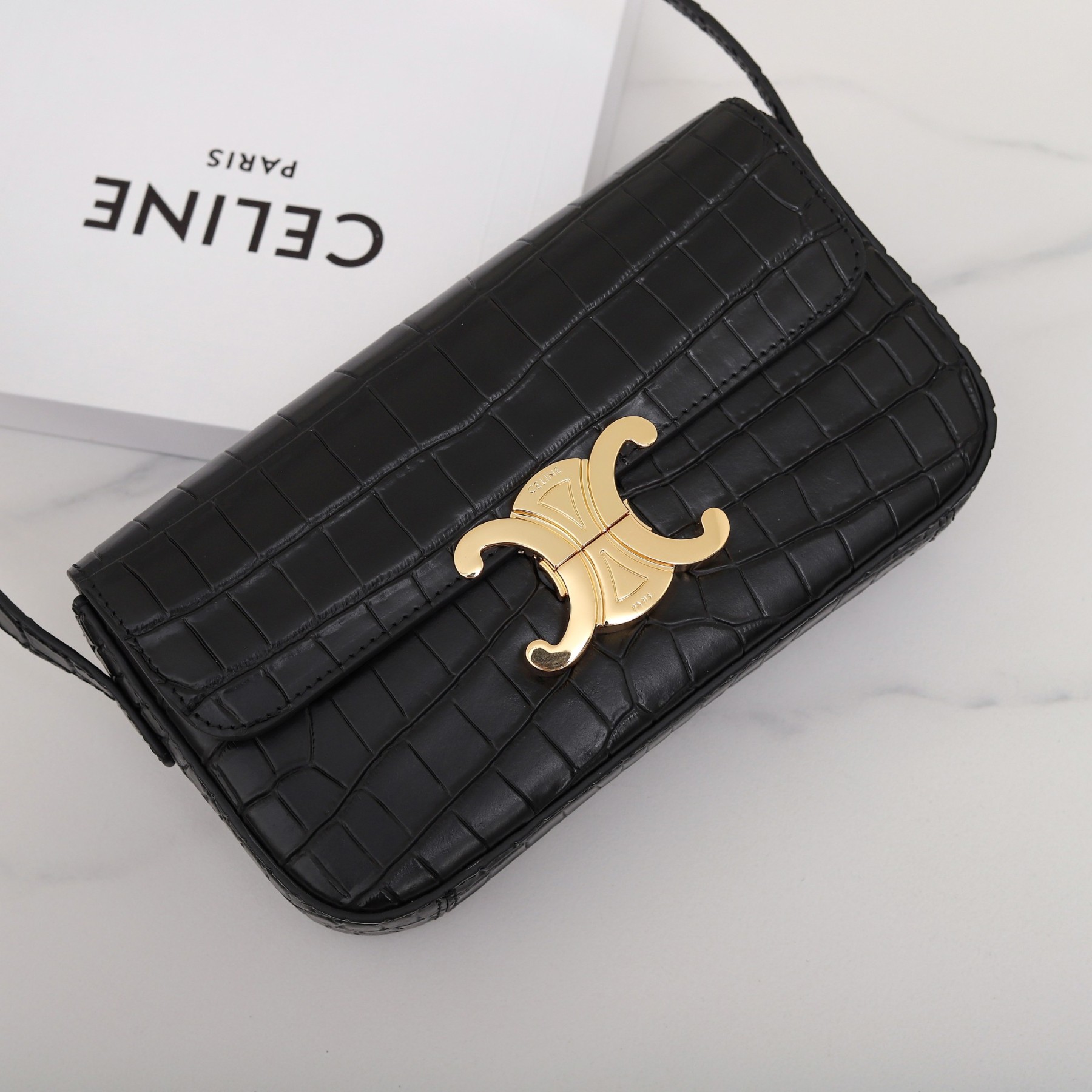 国内発 CELINE クラシック トリオンフ バッグ