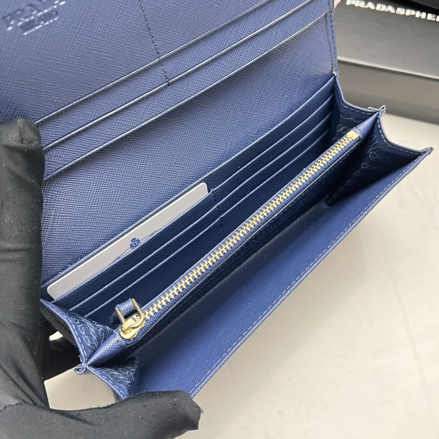 Pradaレザー コンチネンタルウォレット 財布 折財布