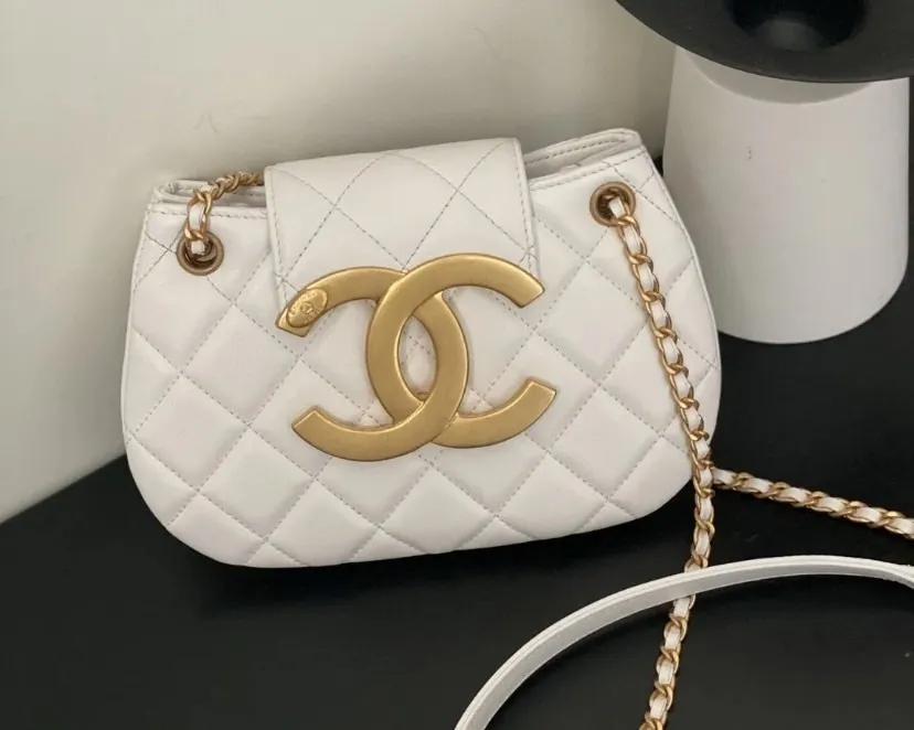 【24C★新作】CHANEL　メッセンジャーバック