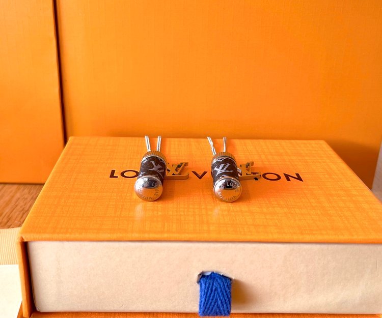 Louis Vuitton（ルイヴィトン）MONOGRAM ECLIPSE ネックレス