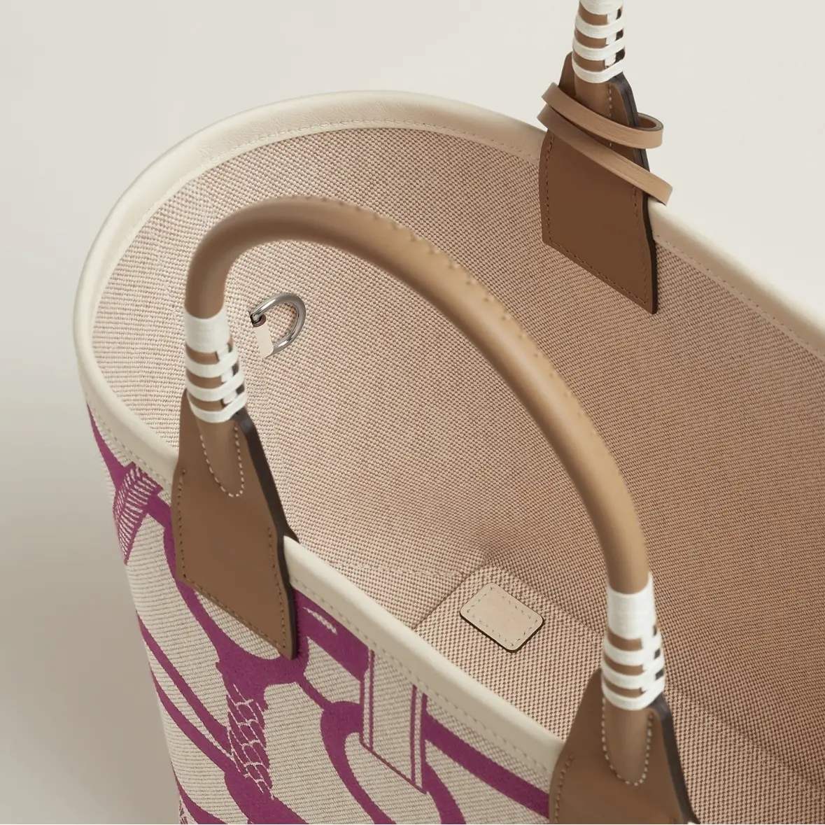 【鮮やかなカラーでフェミニン♡】HERMES Steeple 25バッグ