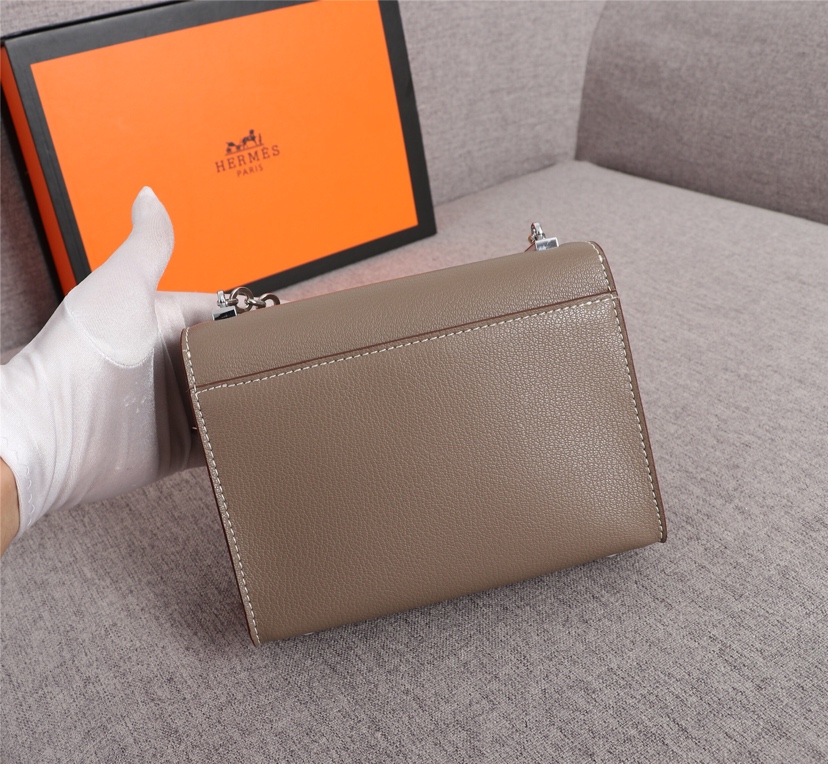 HERMES☆バッグ《ヴェルー》チェーン ミニ ポシェット カーフ