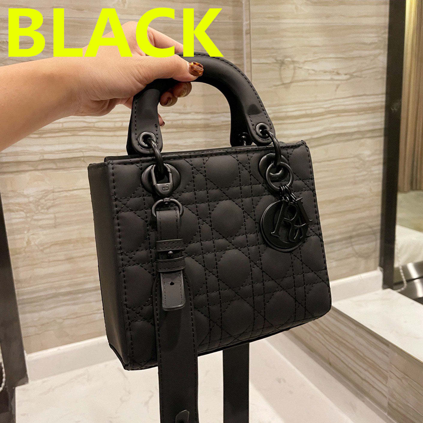 【ディオール】累積売上総額第１位·ウルトラマット ミディアムバッグ-選べる11色-BUYMA