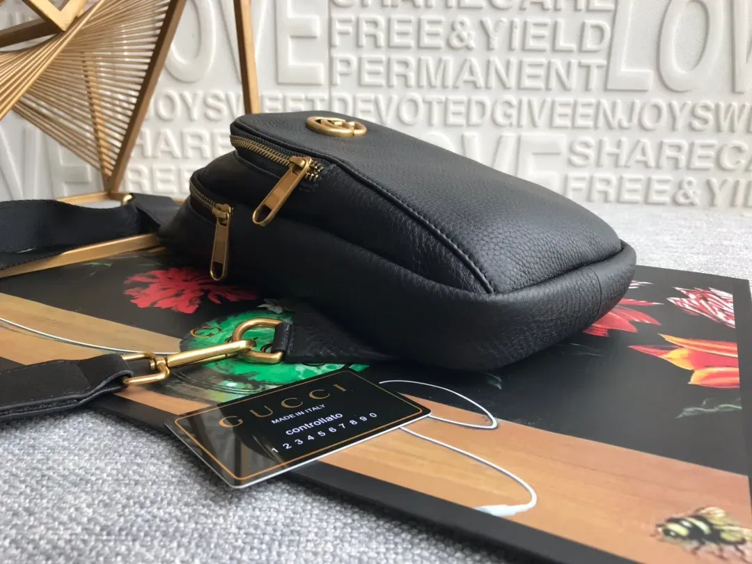 【GUCCI 公式旗艦店】クッチ 胸ポケット 当日出荷 好評に付き再入荷！32*17*4CM