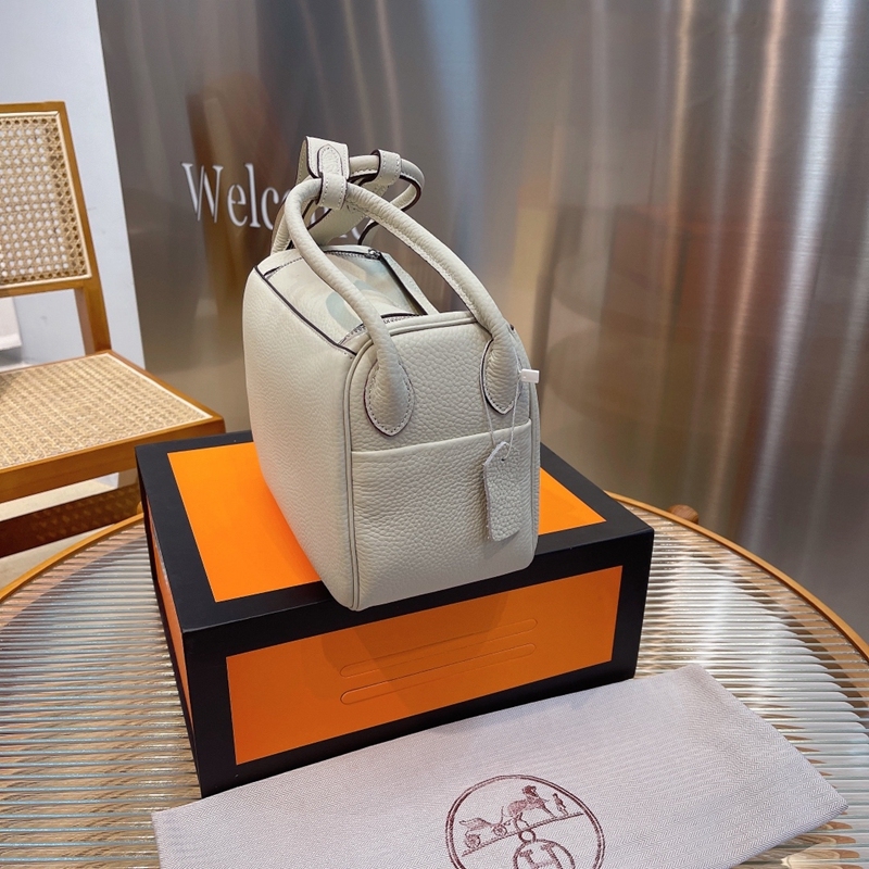 Hermes エルメス ☆ 2021年最新なクラシックな lindy ショルダーバッグ 手提げ袋 肩掛け