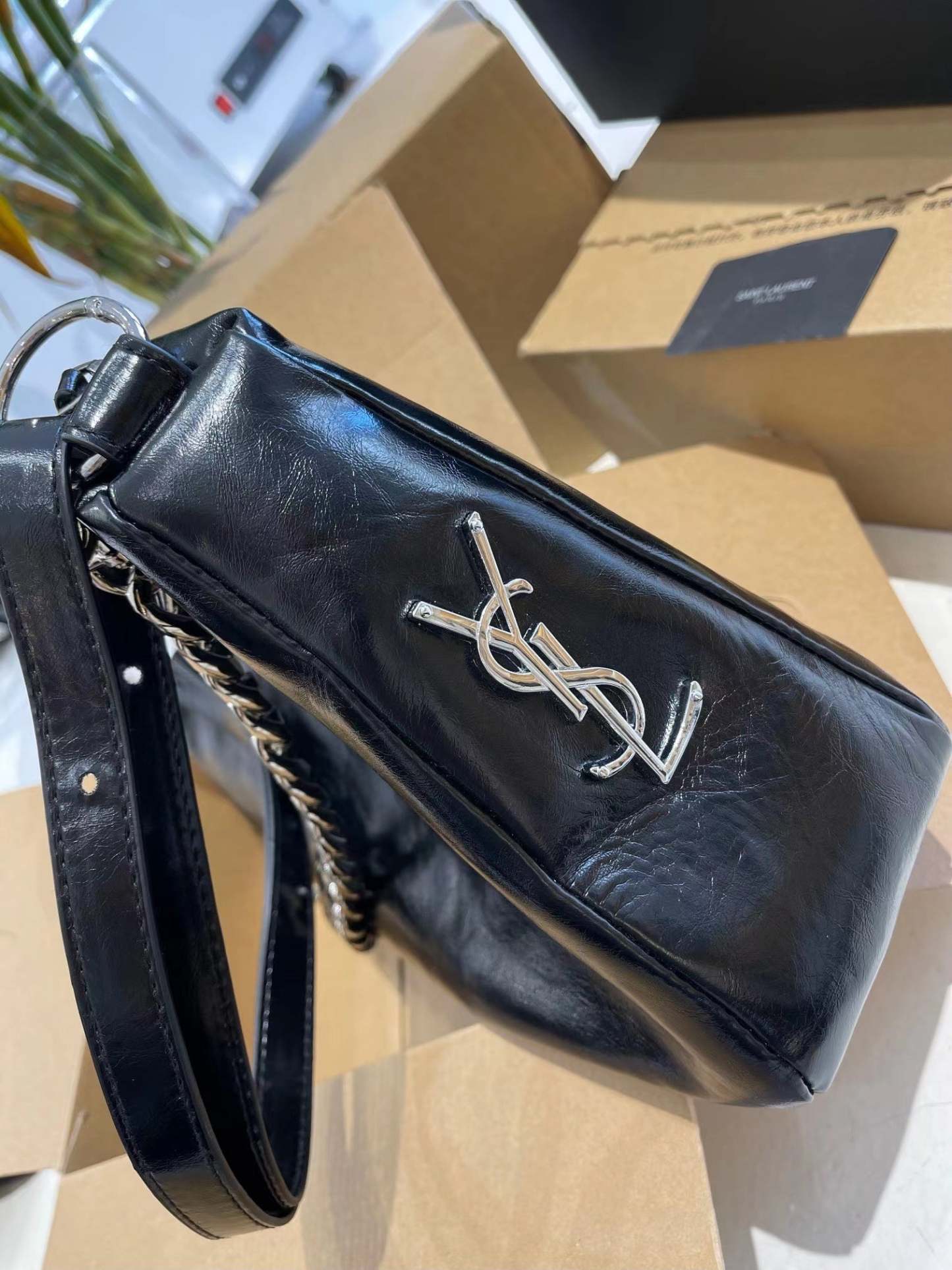 👜Ysl 側面のロゴ メッセンジャーバッグ