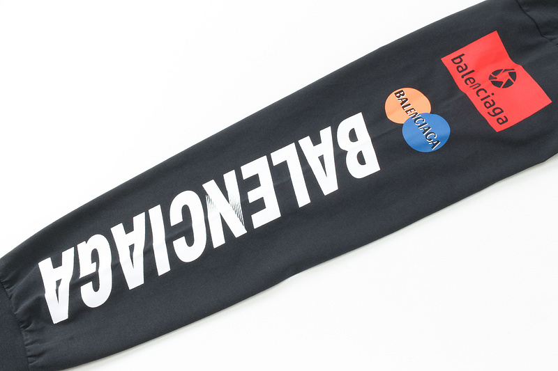 【BALENCIAGA】バレンシアガ 男女兼用、ご好評に付き再入荷！