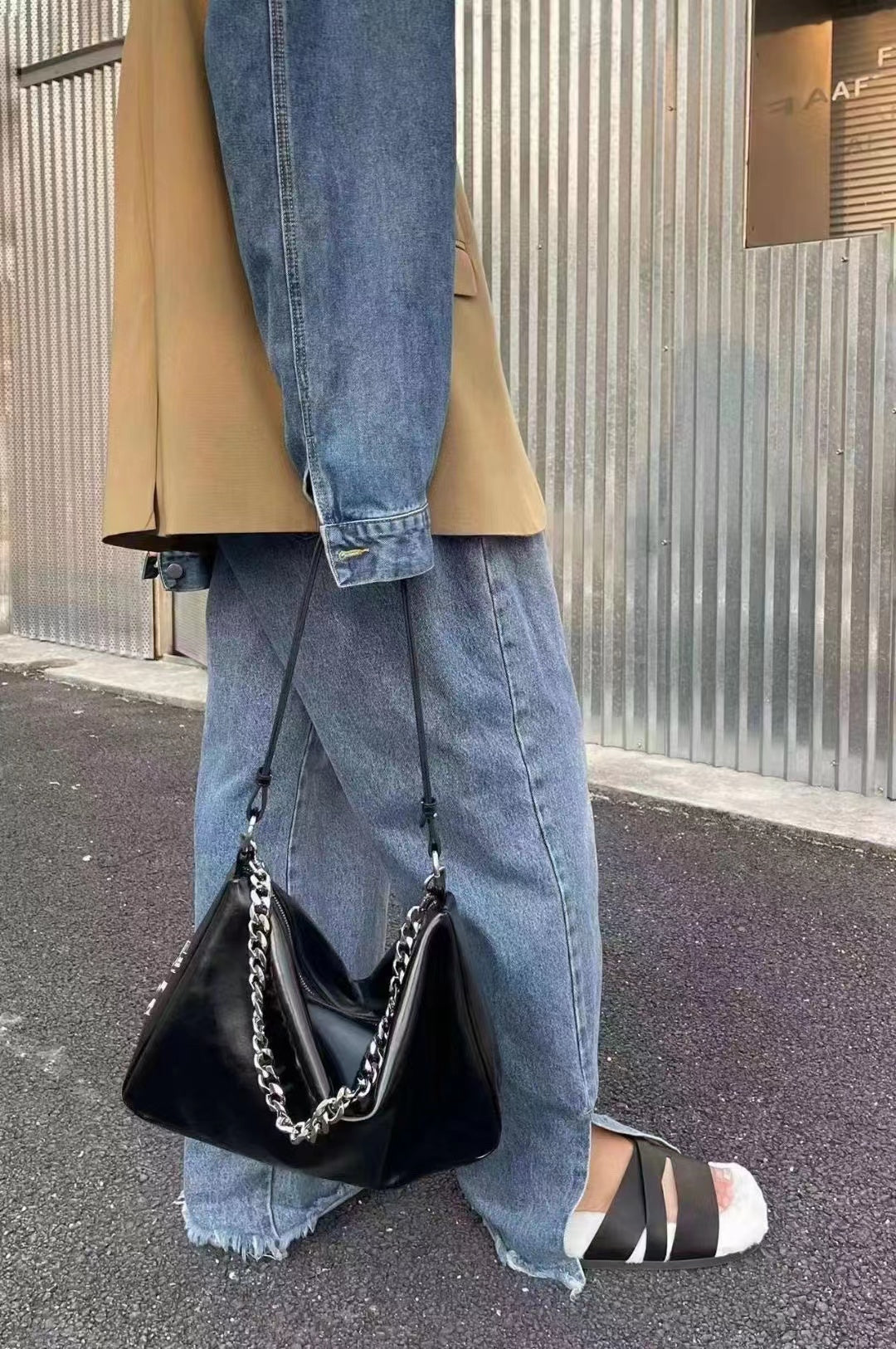 👜Ysl 側面のロゴ メッセンジャーバッグ