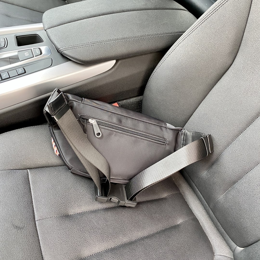 BURBERRY （バーバリー） ウエストバッグ 31X18X7CM