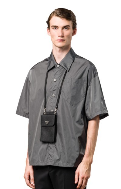 ☆PRADA☆サフィアーノレザー スマートフォンケース