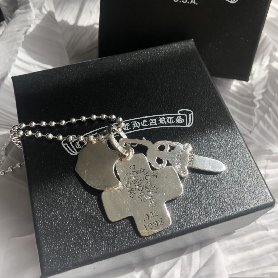 Chrome Hearts（クロムハーツ）3段ソードとホーリーソードサンスクリットペンダントネックレス
