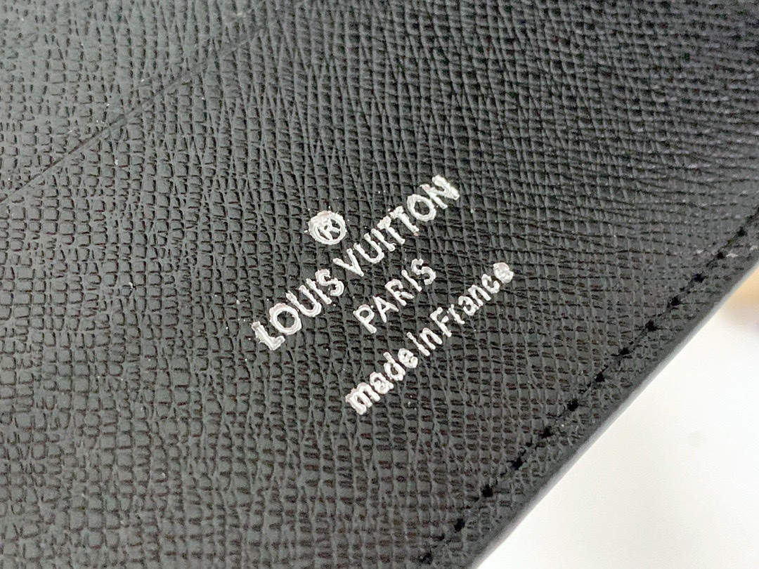 Louis Vuitton（ルイヴィトン） 財布 11x9x1.5cm
