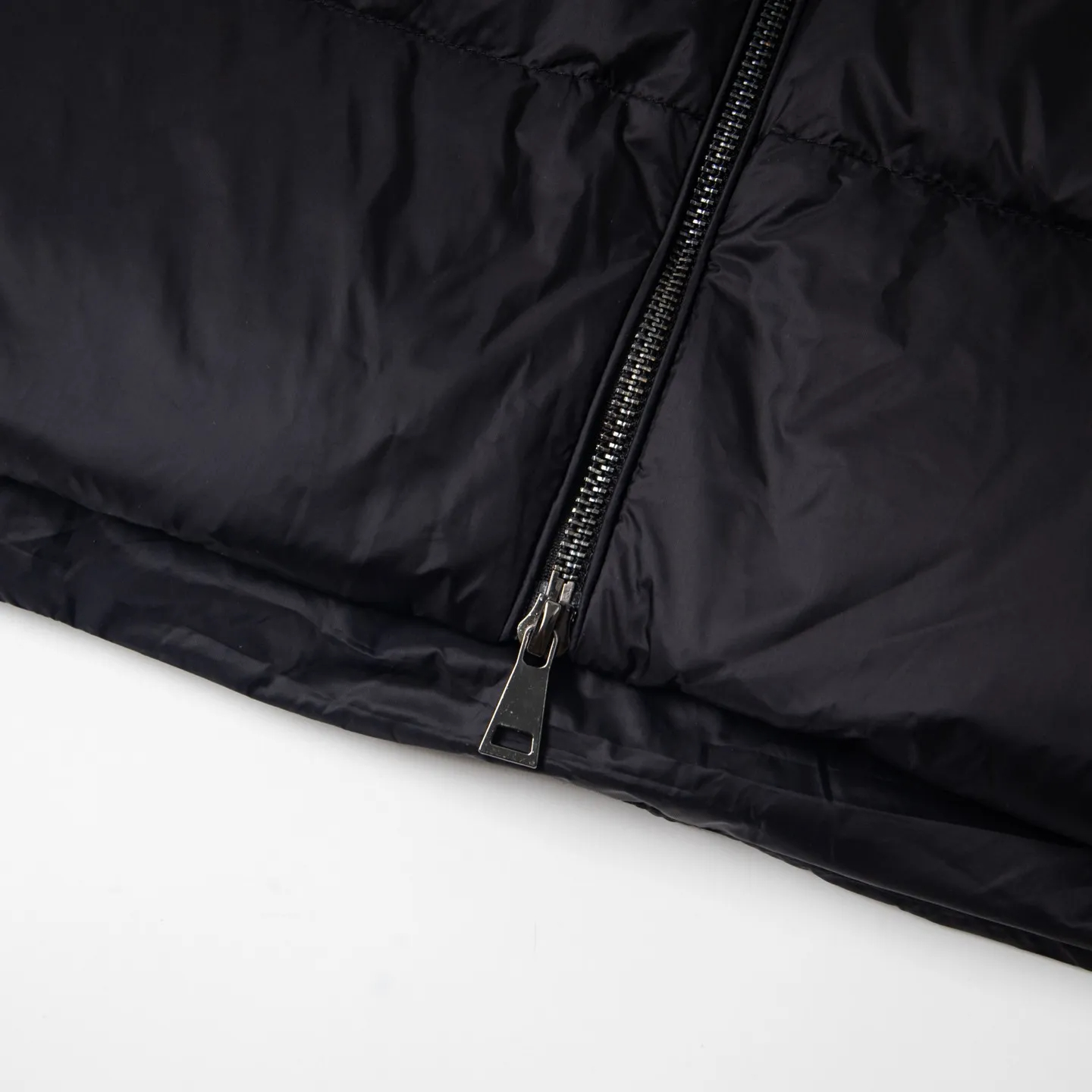 【MONCLER公式 旗艦店】モンクレール ダウンジャケット、ご好評に付き再入荷！