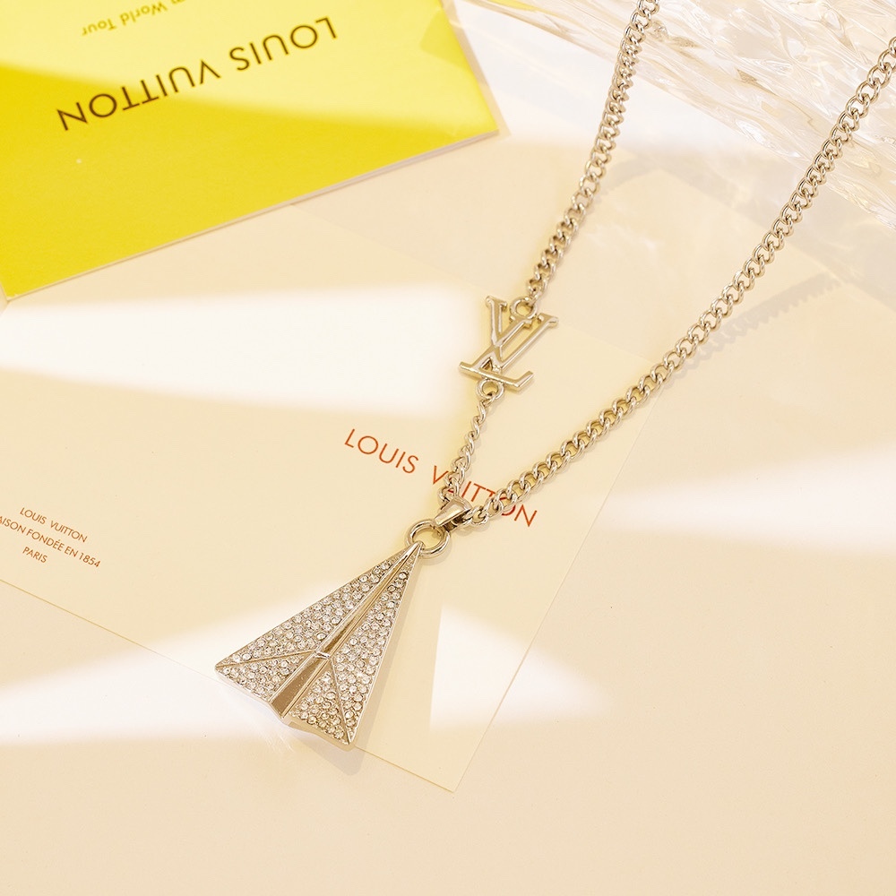 LOUIS VUITTON（ルイヴィトン）PAPERPLANE ネックレス