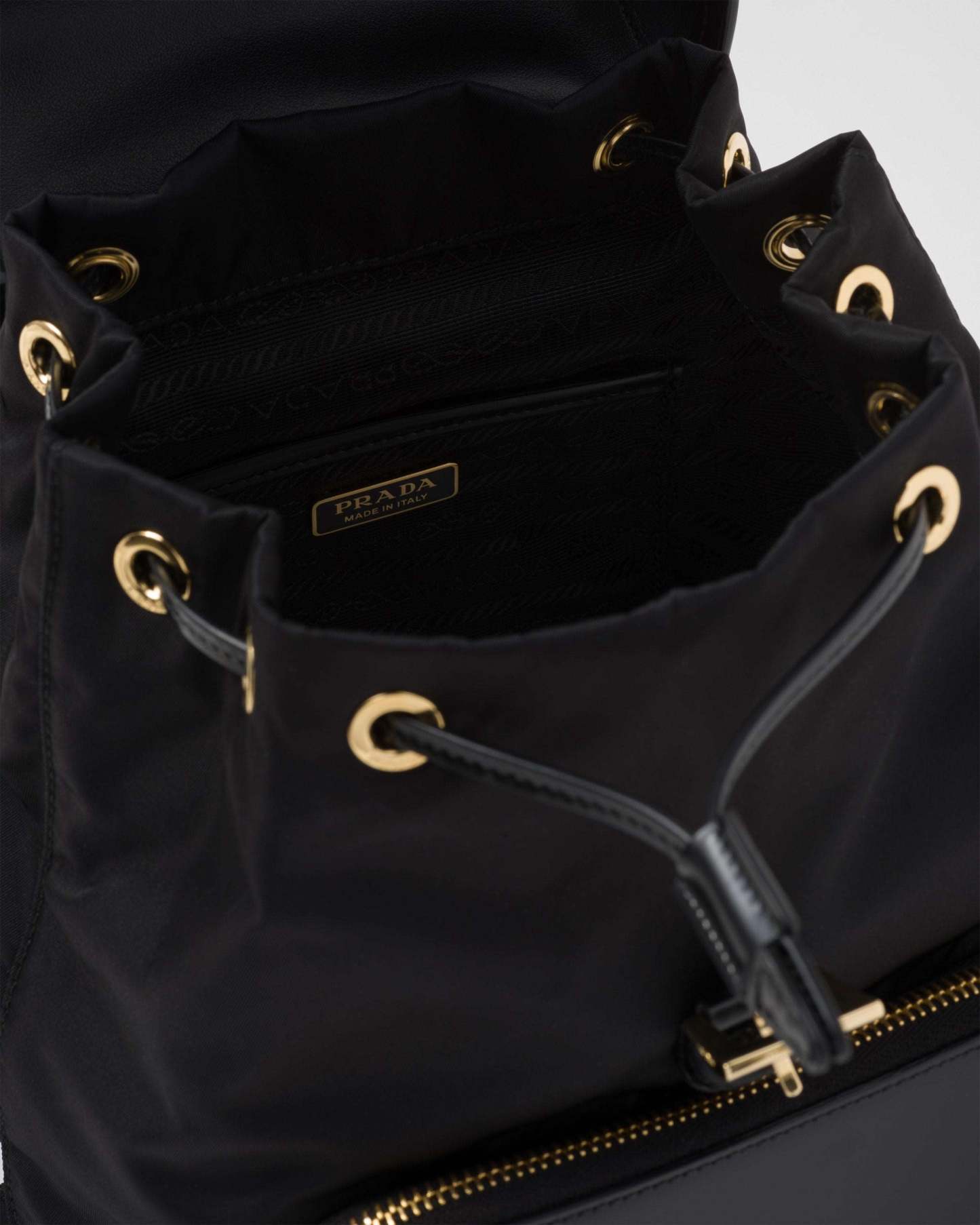 Re-Nylon xブラッシュドレザー バックパック