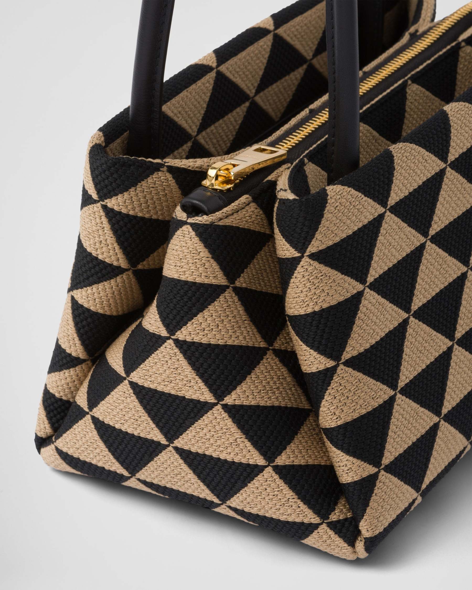 プラダ シンボル エンブロイダリーファブリック スモールバッグ