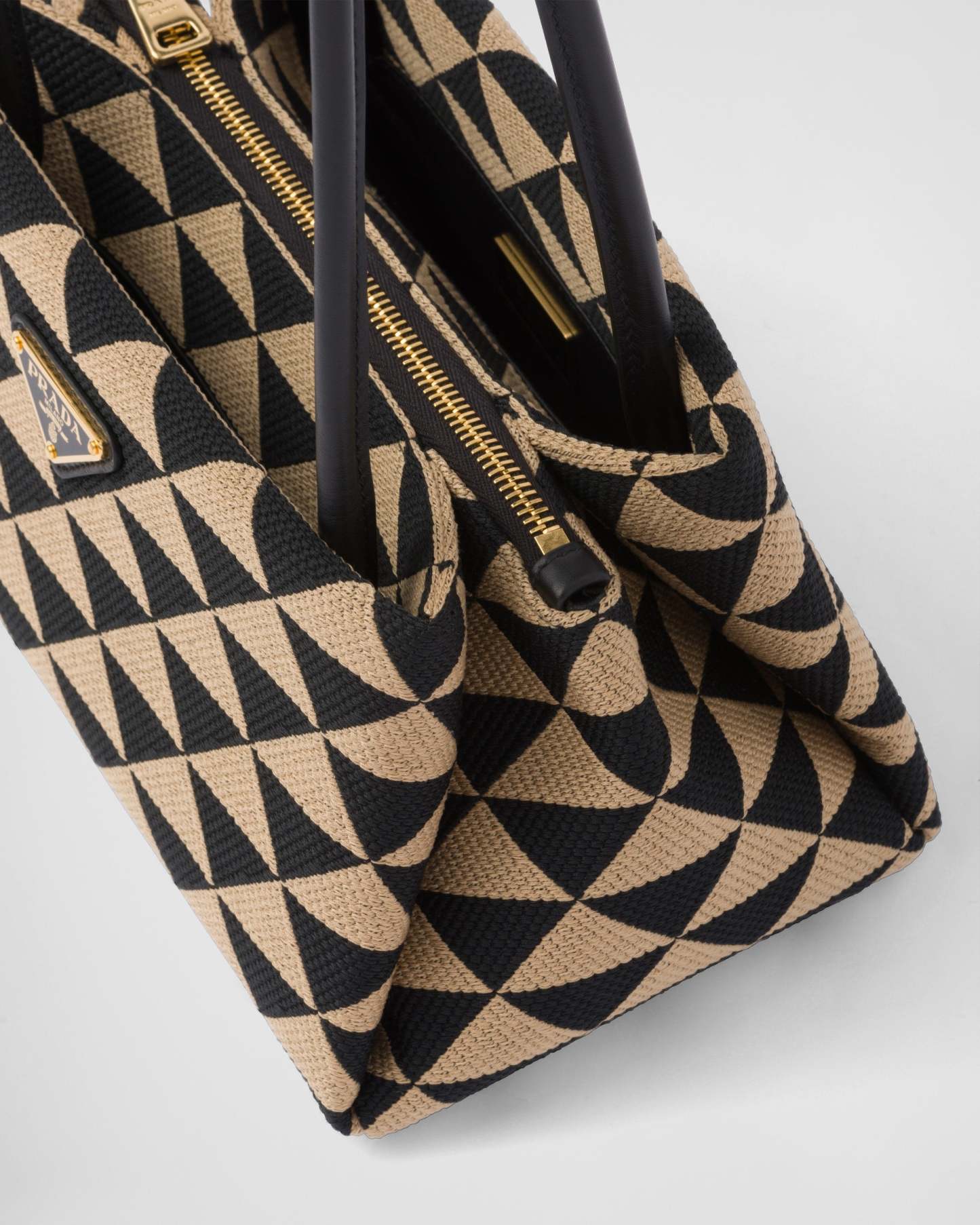 プラダ シンボル エンブロイダリーファブリック スモールバッグ