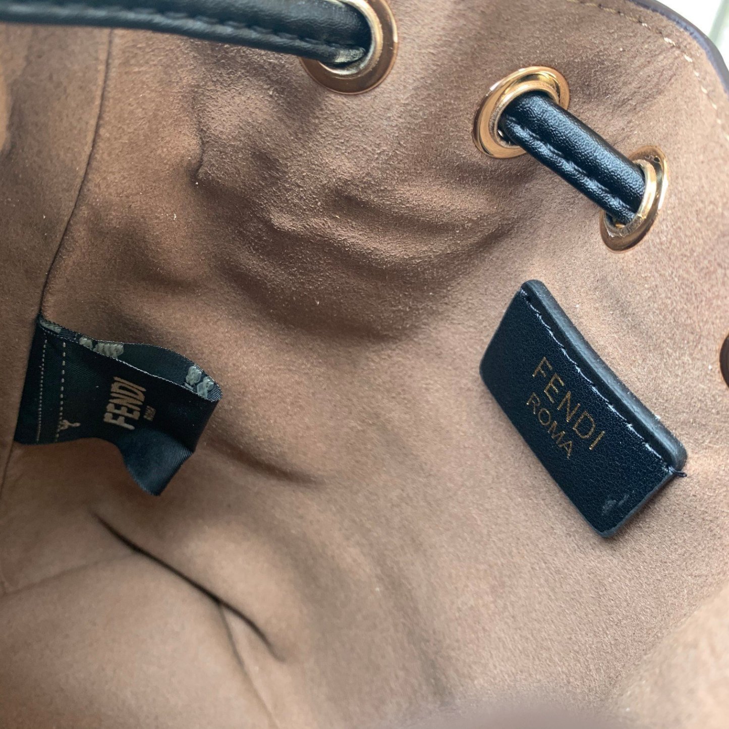 FENDI（フェンディ） メッセンジャーバッグ18X12X10CM