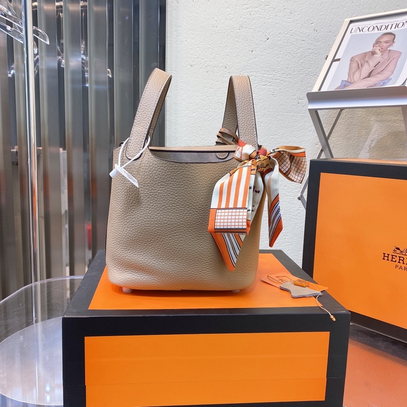 Hermes エルメス ☆ 2021年最新なクラシックな Picotin 20 手提げ袋