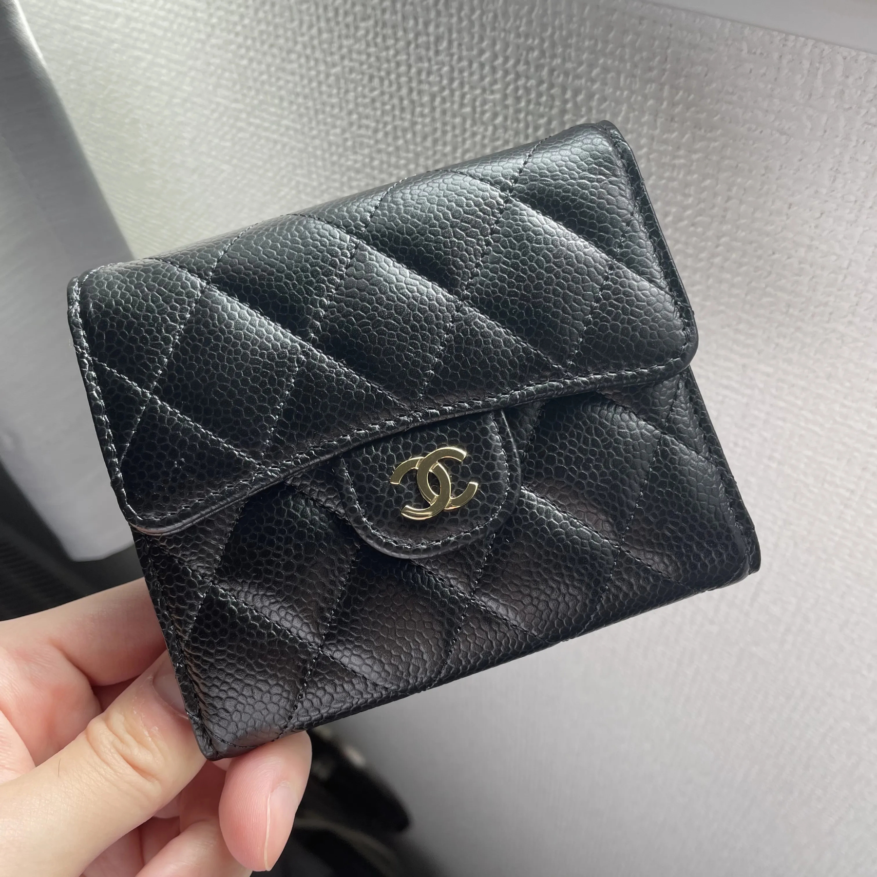 《シルエットとロゴが可愛い♪》CHANEL マトラッセ三つ折り財布