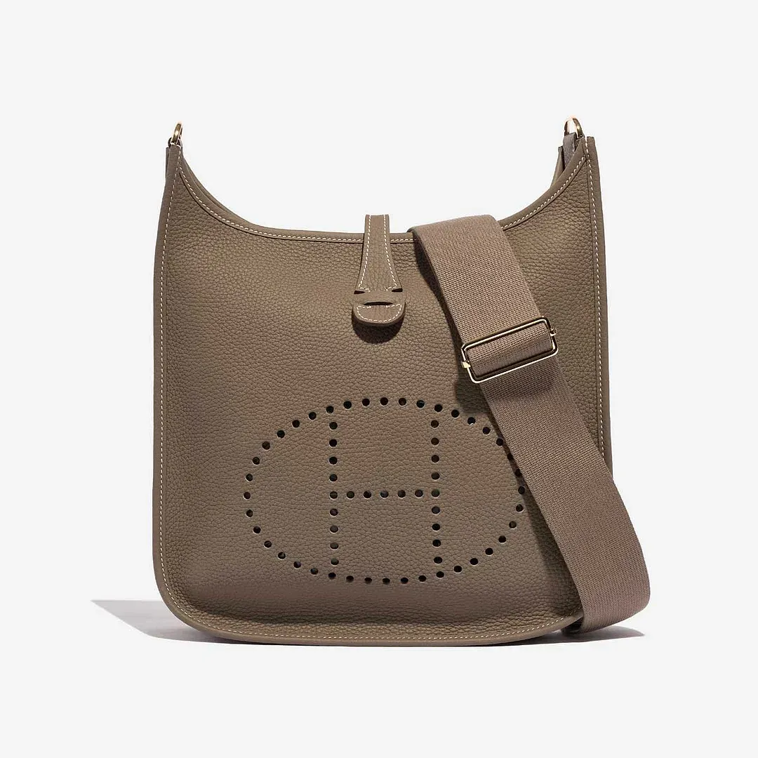 【HERMES】日本人気上昇中！エルメスの大人気新作“ÉVELYNE”バッグ