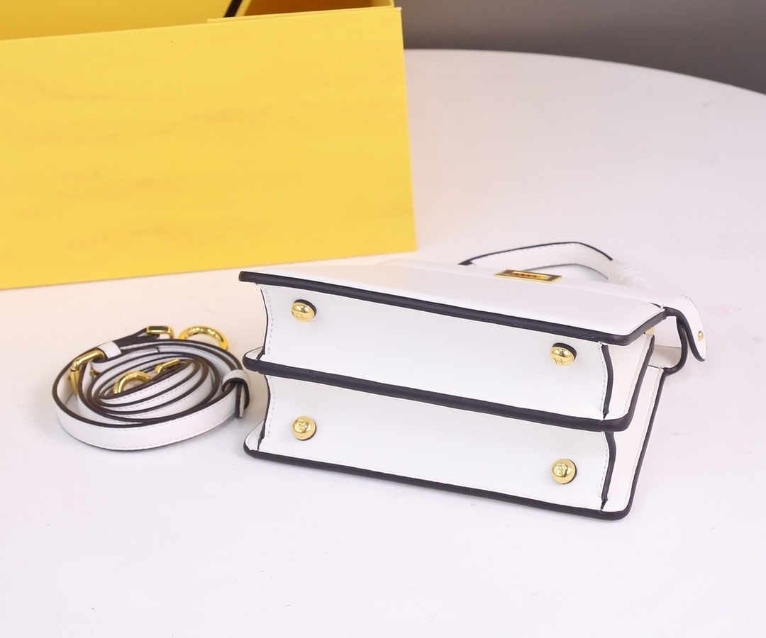 【FENDI 公式 旗艦店】フェンディ ハンドバッグ 当日出荷 好評に付き再入荷！20*15.5*11CM