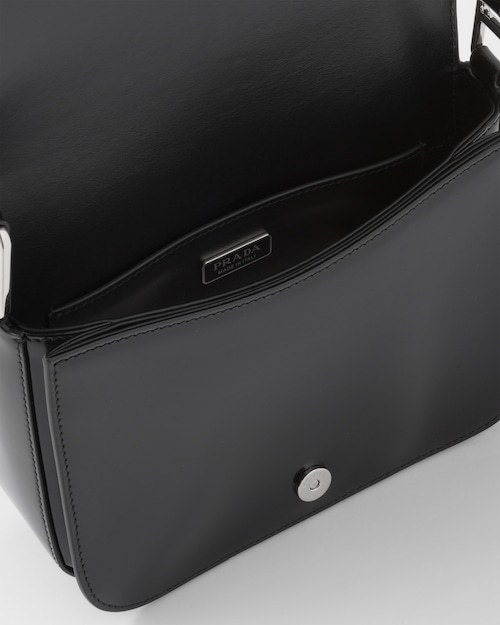 🔥大人気！雑誌「VIVI」に掲載!💓藤田ニコルの愛用ブランドの新作バッグが掲載された💓ブラックレザーショルダーバッグ 👜大人の女性へ