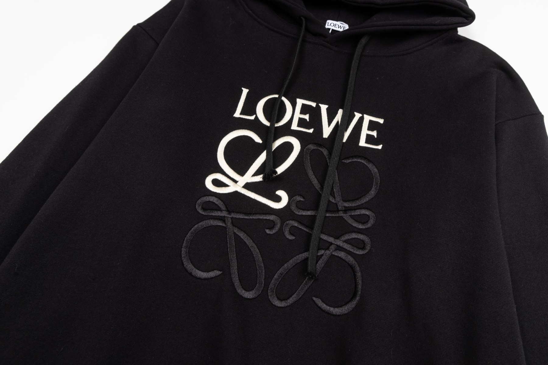 【LOEWE】刺繍パーカー