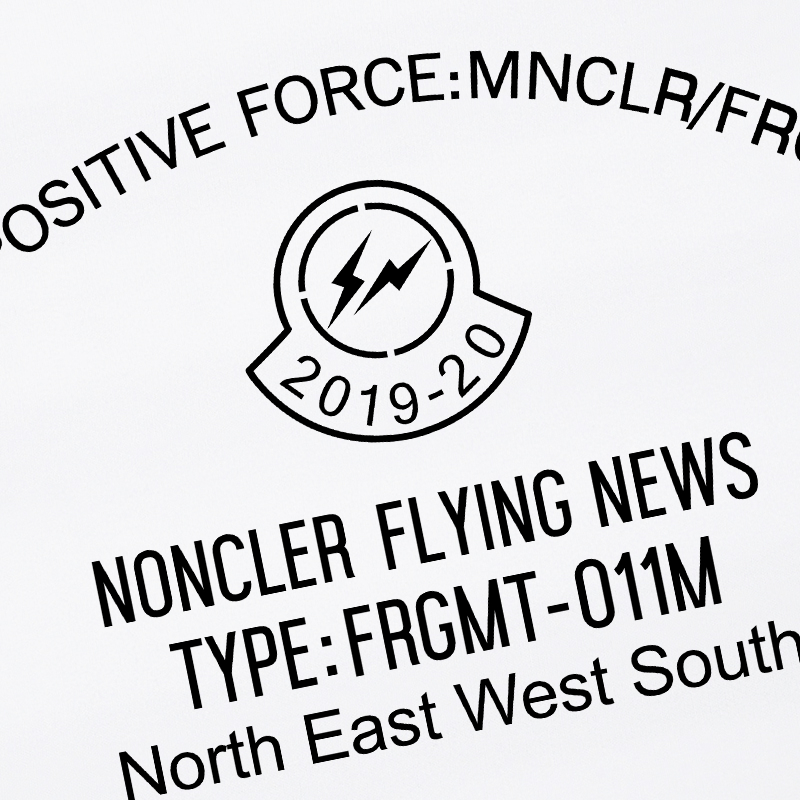 【MONCLER】プリントパーカー