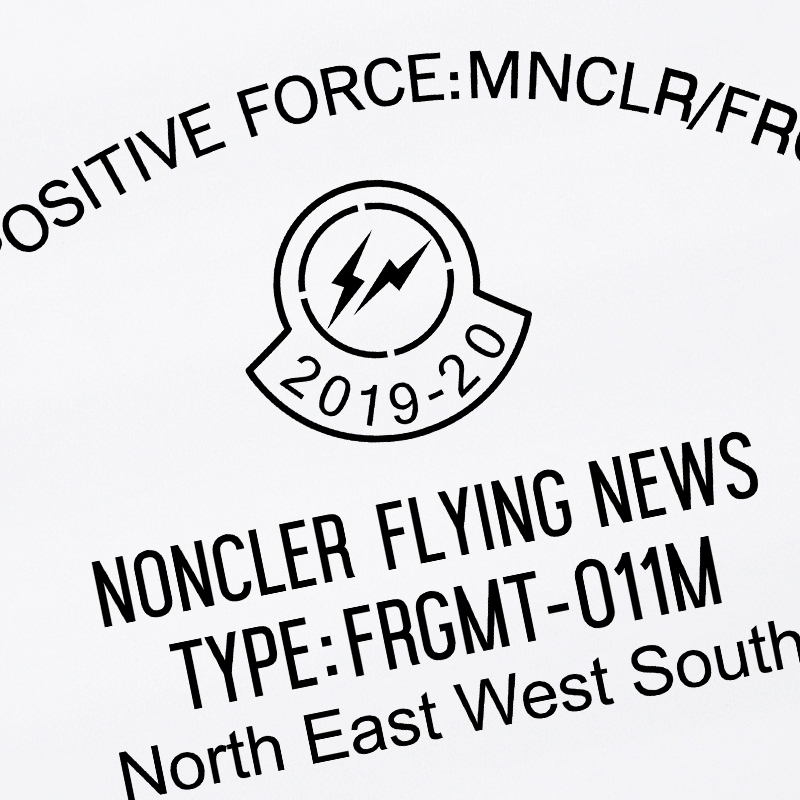 【MONCLER】プリントパーカー