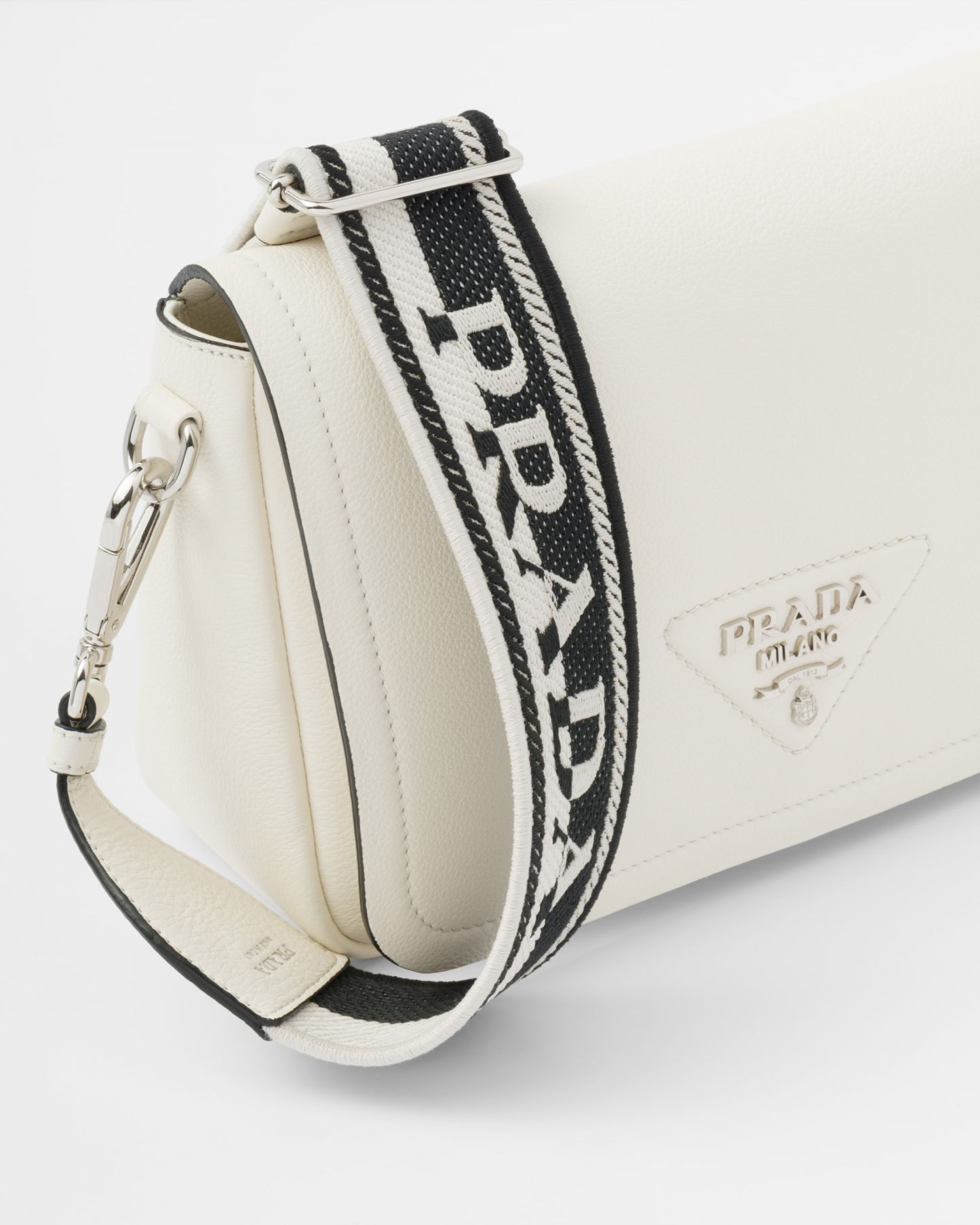 レザーショルダーバッグ