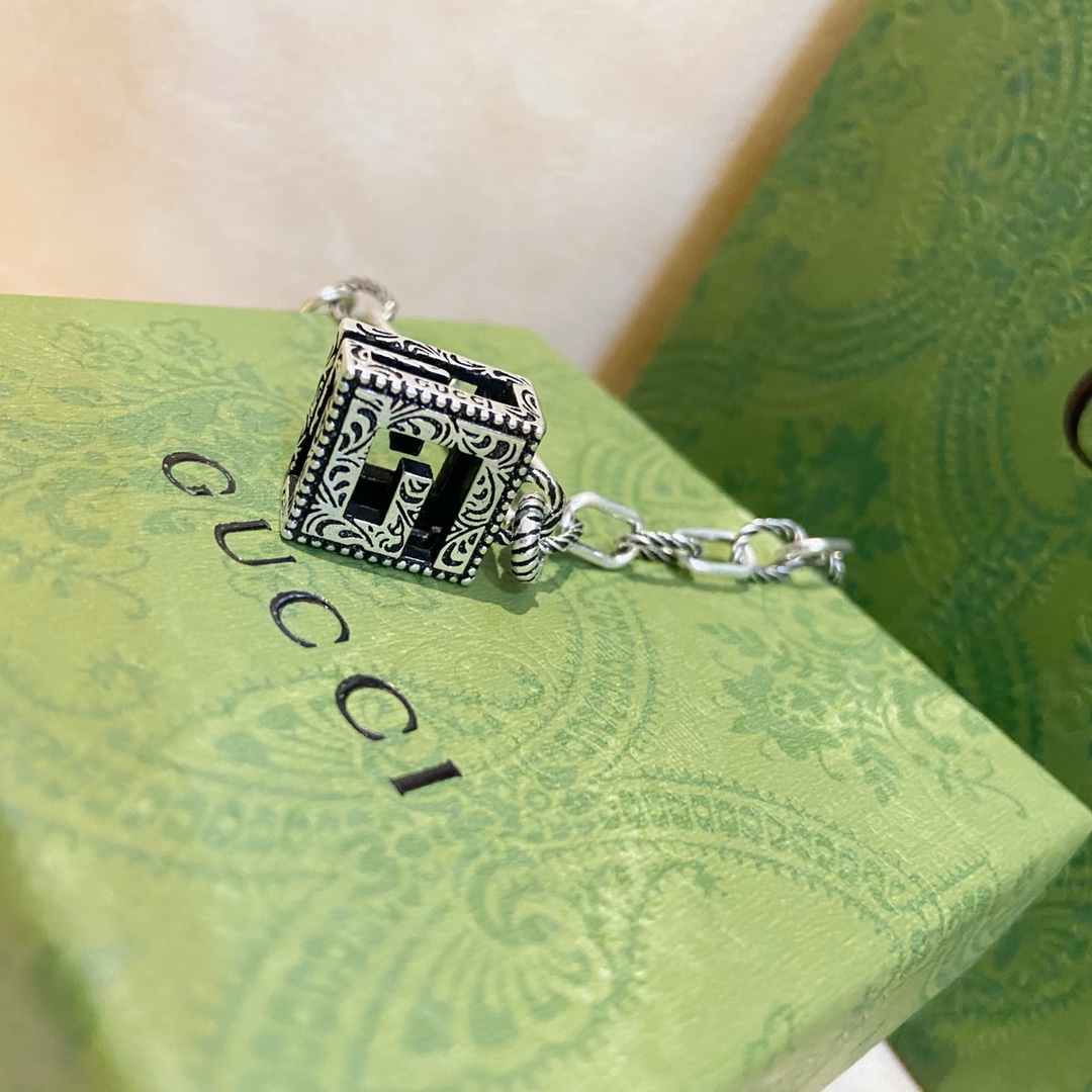 GUCCI スクエアGシルバーネックレス