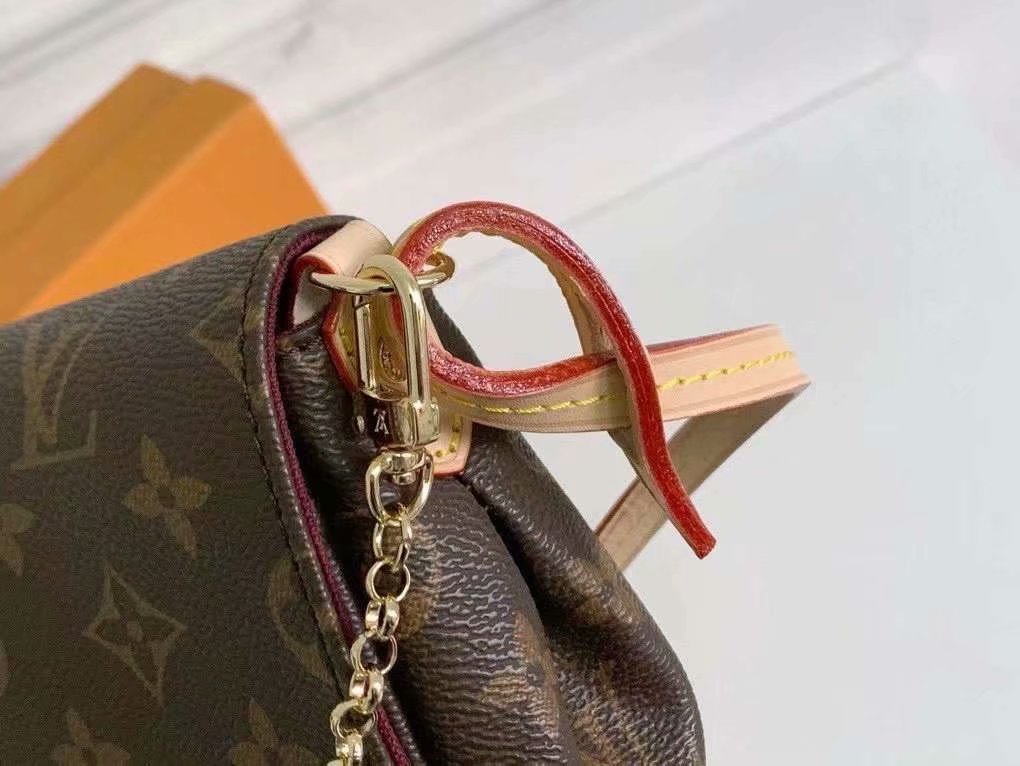 LOUIS VUITTON ルイヴィトン FAVORITE ショルダーバッグ M40718