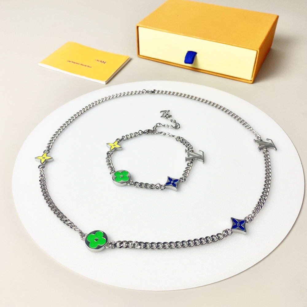 LOUIS VUITTON（ルイヴィトン）Monogram ネックレス OR ブレスレット