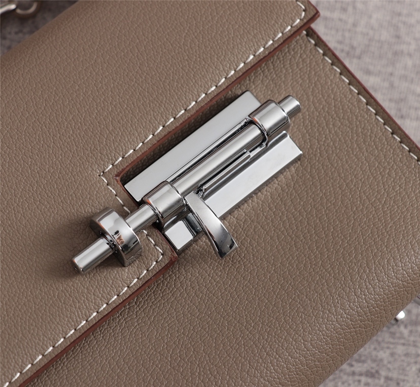 HERMES☆バッグ《ヴェルー》チェーン ミニ ポシェット カーフ