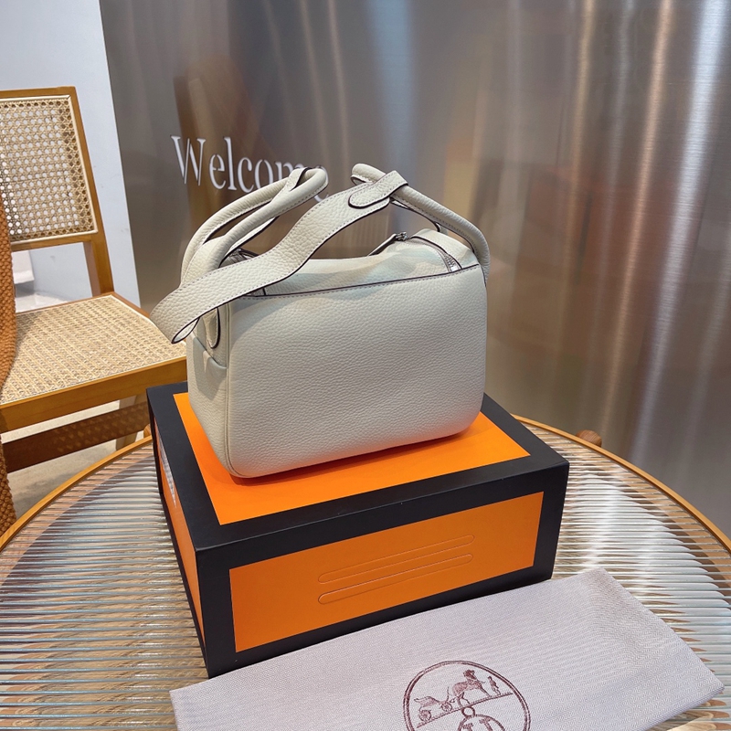Hermes エルメス ☆ 2021年最新なクラシックな lindy ショルダーバッグ 手提げ袋 肩掛け