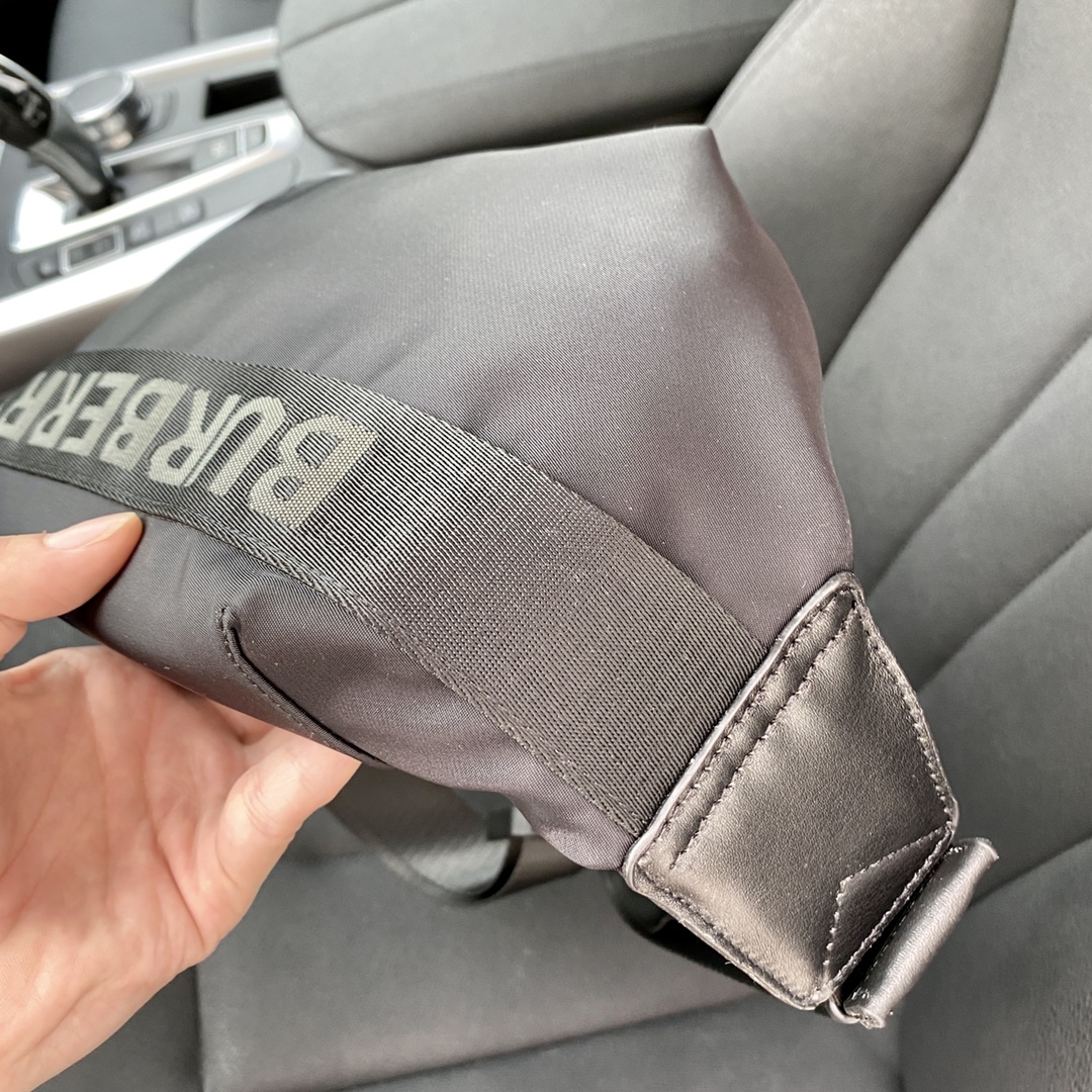 BURBERRY （バーバリー） ウエストバッグ 31X18X7CM