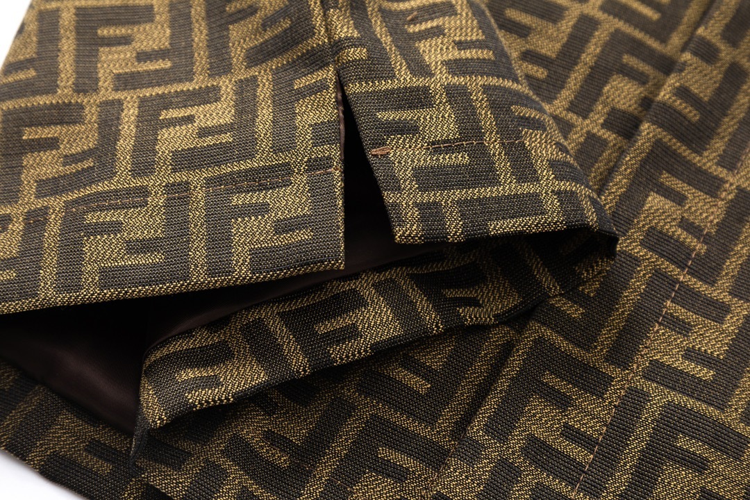 【FENDI 公式旗艦店】 フェンディ シャツ ご好評に付き再入荷！