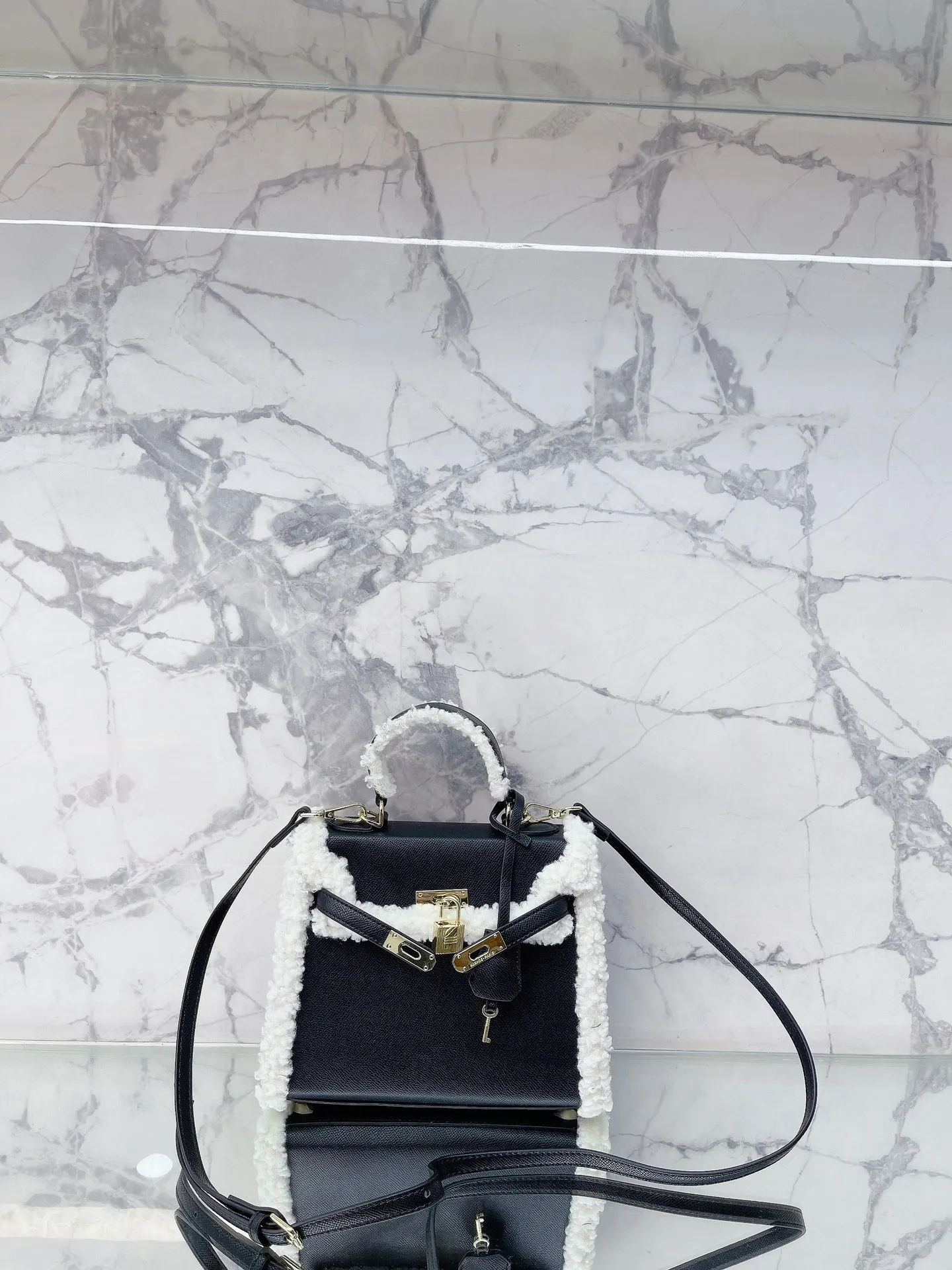 【HERMES公式 旗艦店】 エルメス ショルダーバッグ 当日出荷 好評に付き再入荷！25*19CM